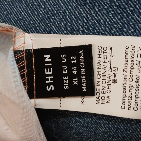 Woman's Top - Picture 5 of 5